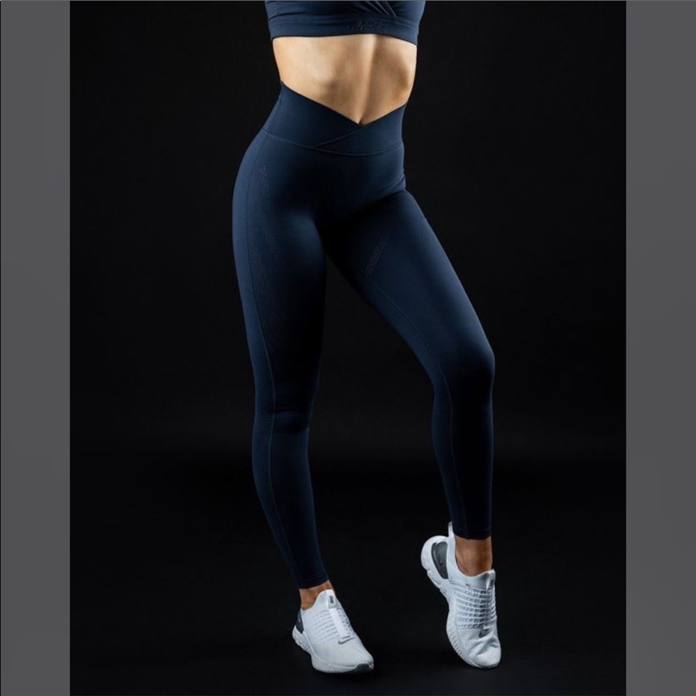 NWT Alphalete Surface Path Laser Cut Leggings